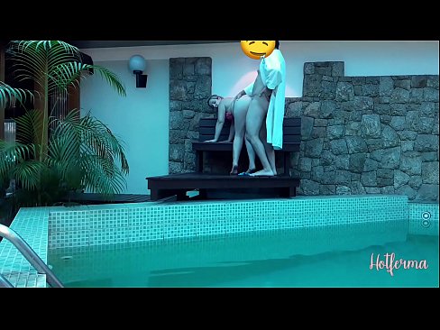 ❤️ Chef inviterer stuepige til poolen, men kunne ikke modstå en hot ️❌ Sluts at da.com-fullporner.ru ☑